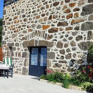https://la-basse-cour.hotels-rhonealpes.com